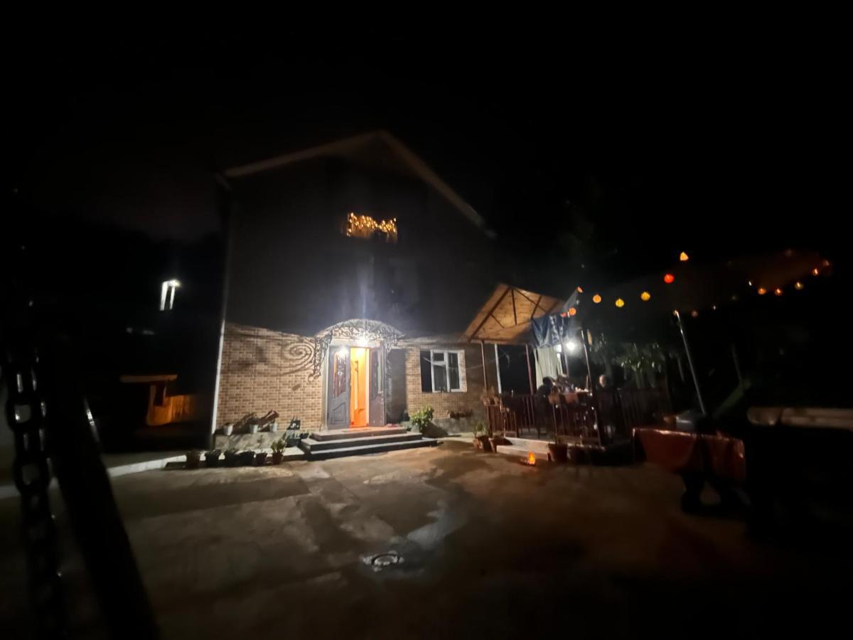 Dato'S Guesthouse Makhinjauri Dış mekan fotoğraf